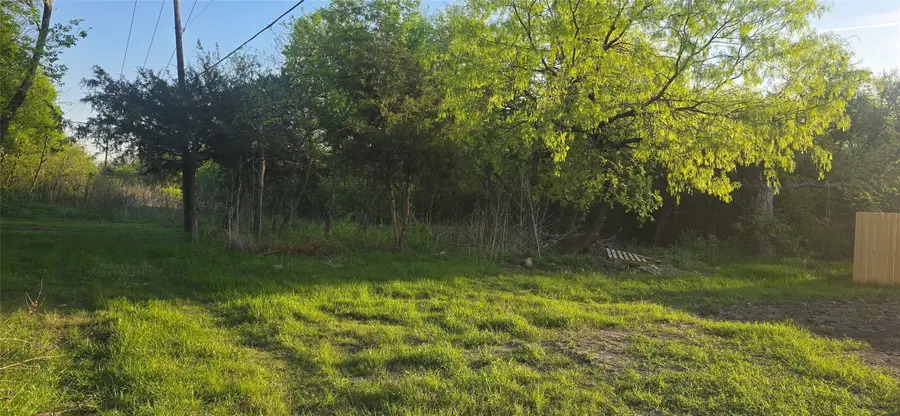 617 4th Street, Grand Prairie, TX 75051 - #2