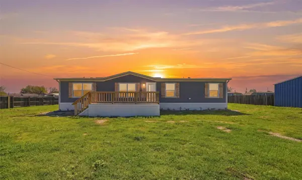 2504 Willow Oak Lane, Burleson, TX 76028