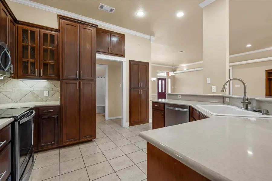 704 Fieldstone Drive, Hewitt, TX 76643 - #3