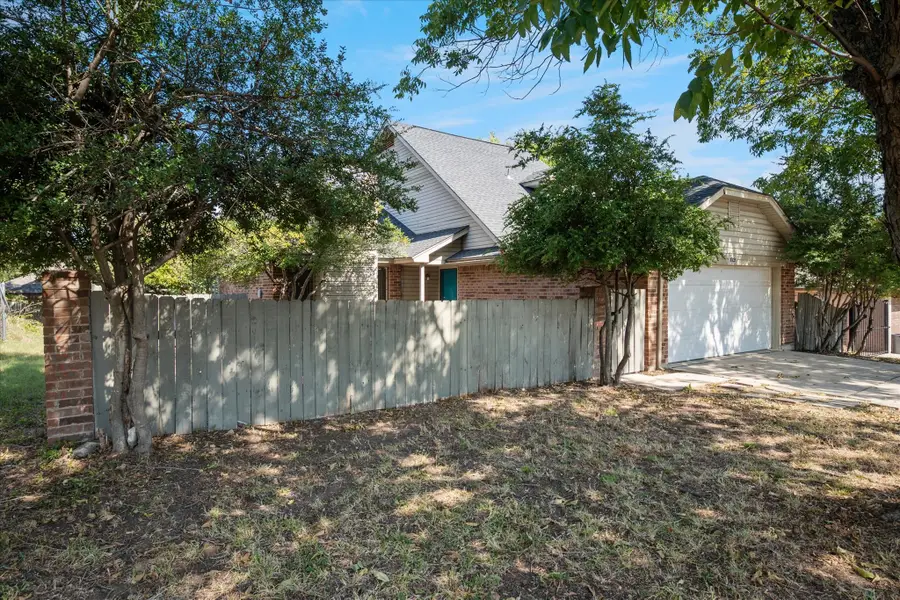 1020 W Hills Terrace, Saginaw, TX 76179 - #2