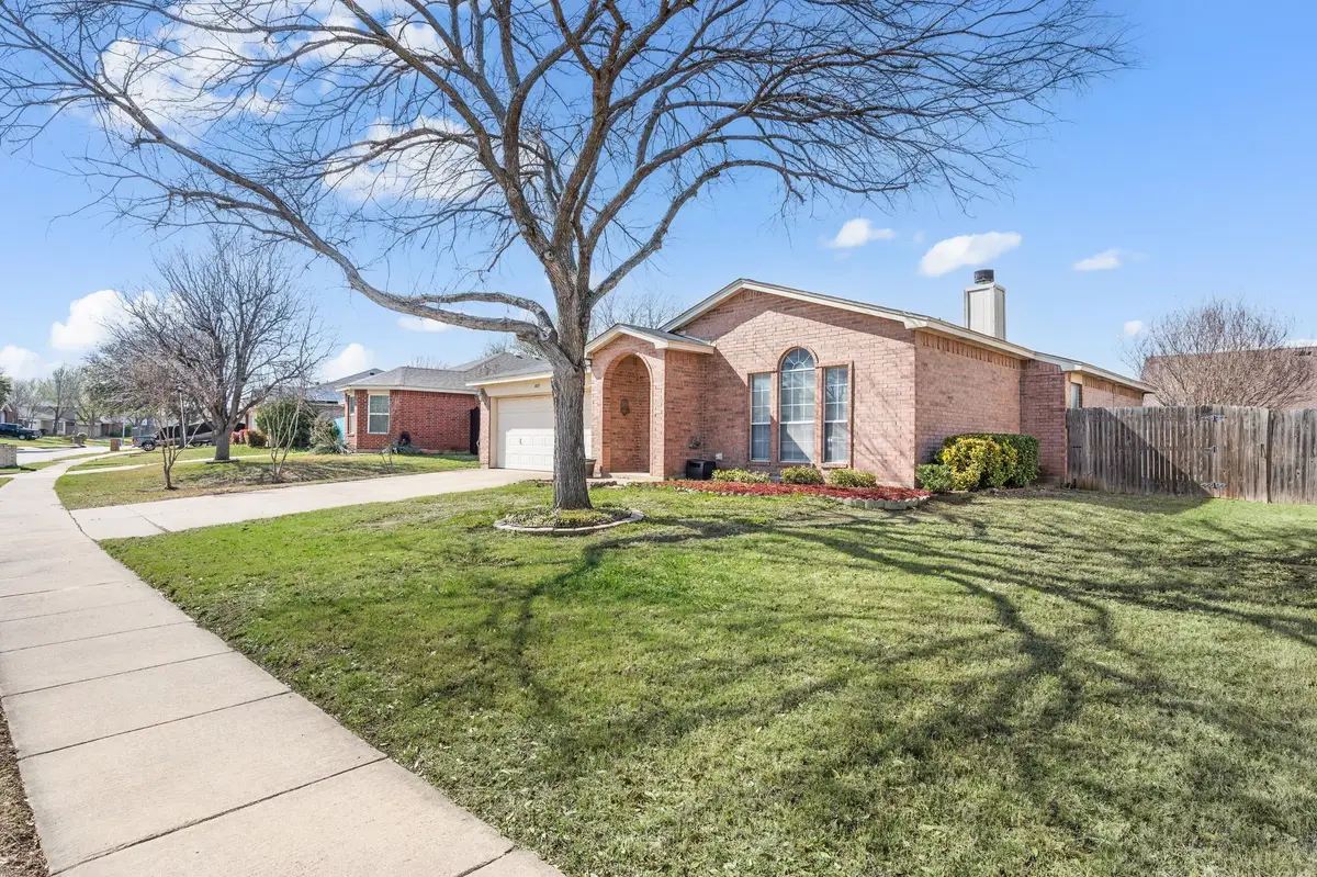 400 Candlestick Trail, Saginaw, TX 76179 - #1