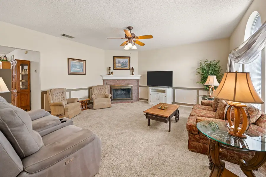 400 Candlestick Trail, Saginaw, TX 76179 - #2