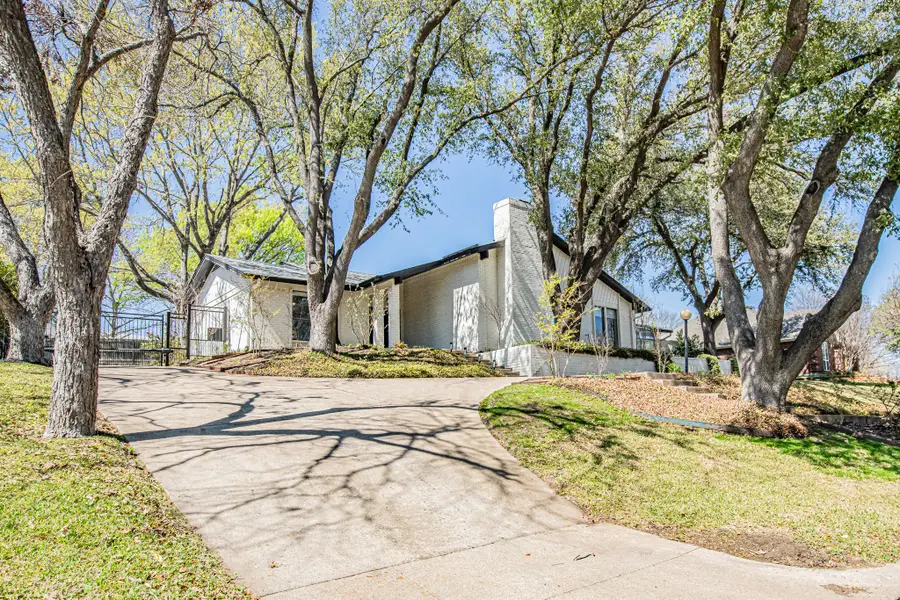 18 Crosslands Road, Benbrook, TX 76132 - #3