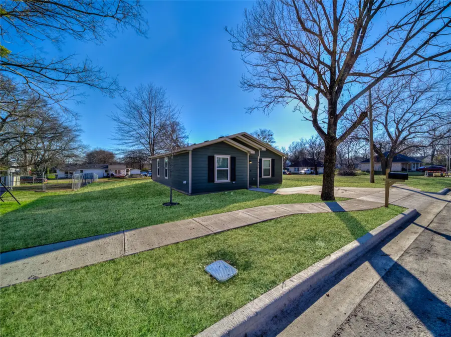 921 W 9th Street, Bonham, TX 75418 - #2