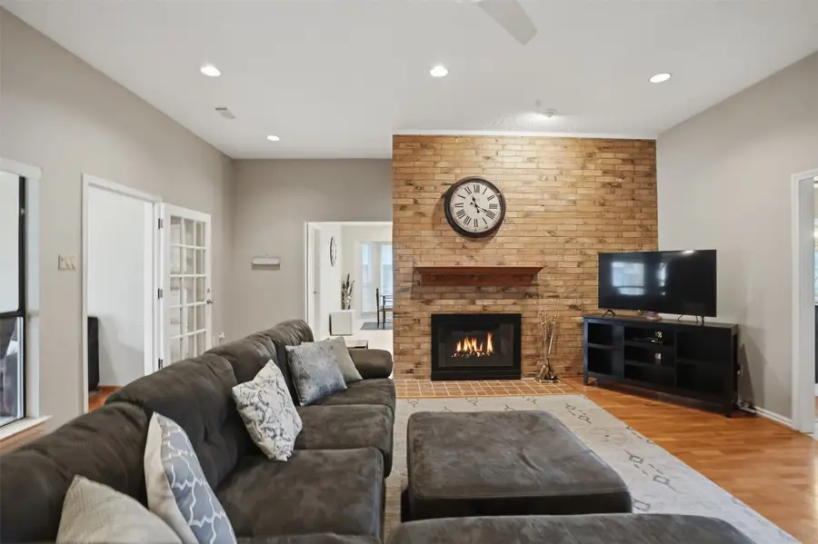 411 Whispering Hills Drive, Duncanville, TX 75137 - #3