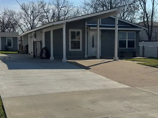 902 W Avenue D, Midlothian, TX 76065