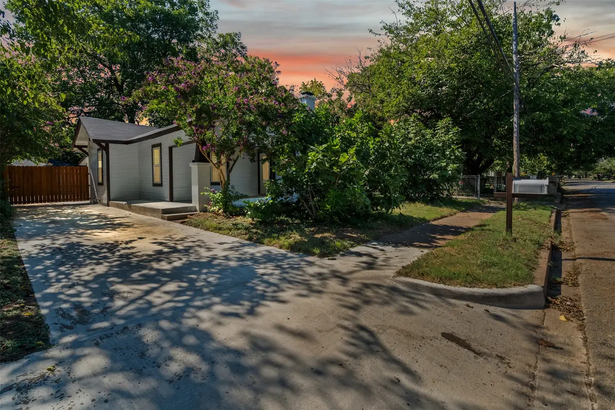 709 N Buffalo Avenue, Cleburne, TX 76033 - #1