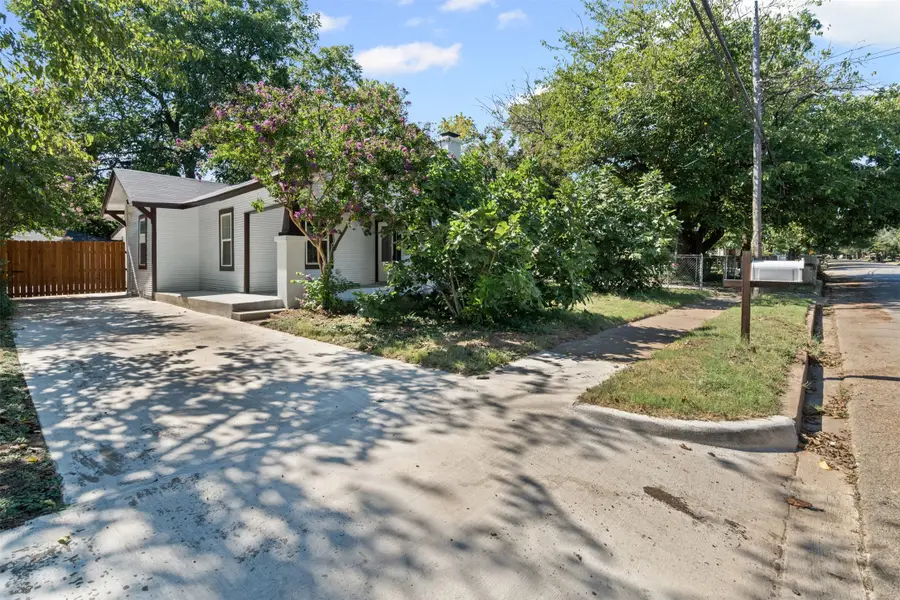 709 N Buffalo Avenue, Cleburne, TX 76033 - #2