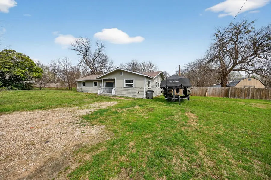 130 Center Street, Nevada, TX 75173 - #2