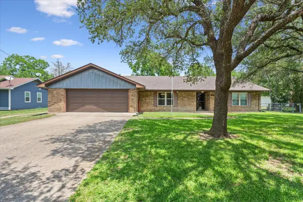 109 Hilltop Street, Riesel, TX 76682
