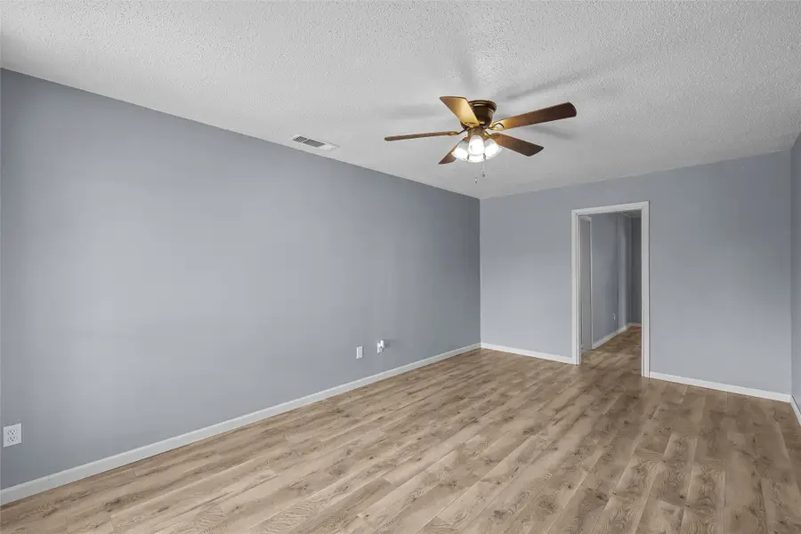 409 Greenleaf Drive, Lacy Lakeview, TX 76705 - #3