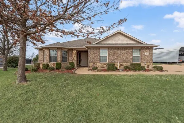 932 Cook Street, Mansfield, TX 76065