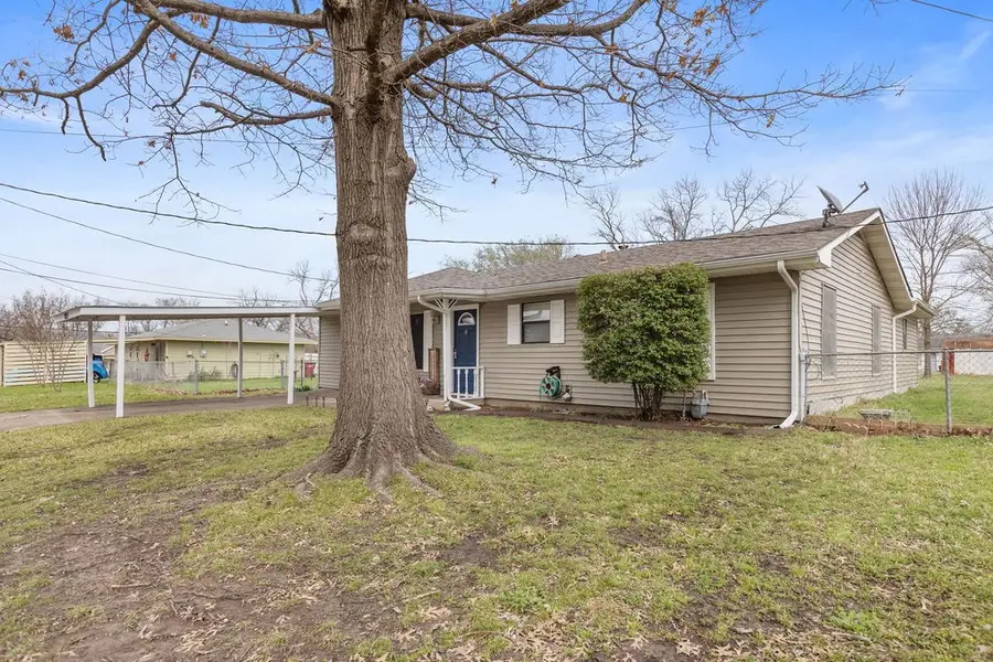 1320 Elm Street, Bonham, TX 75418 - #3