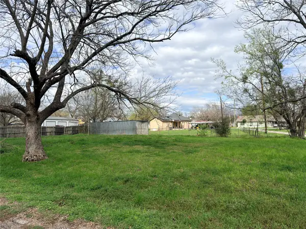604 SW 2nd Street, Kerens, TX 75144