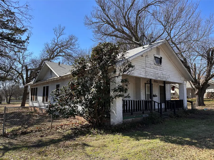 406 W Nelson Street, Bowie, TX 76230 - #3