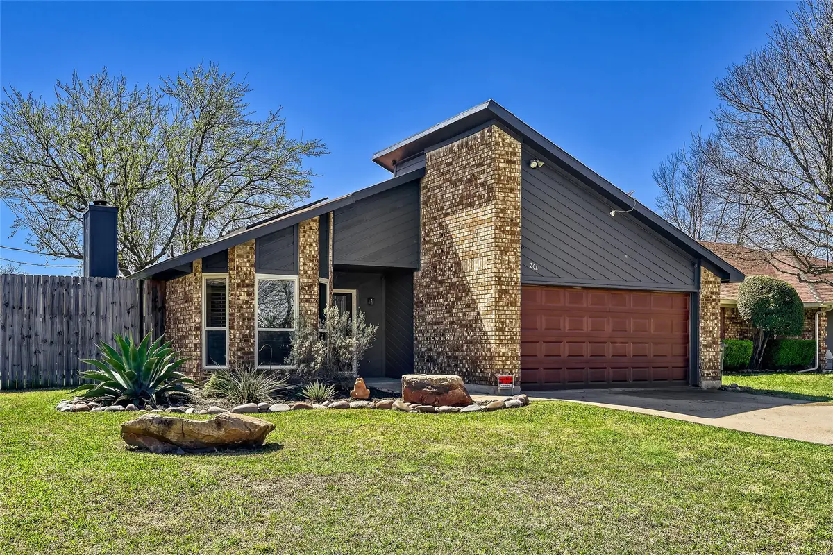 304 Valley Forge Lane, Arlington, TX 76002 - #1