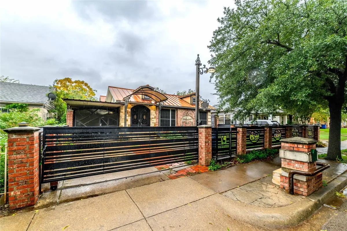 606 W Pembroke Avenue, Dallas, TX 75208 - #1