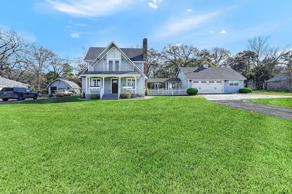 123 Pontiac Drive, Lake Kiowa, TX 76240