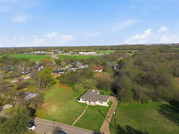 525 Lake Park Avenue, Waxahachie, TX 75165