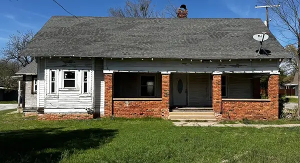 302 S Lane Street, Decatur, TX 76234