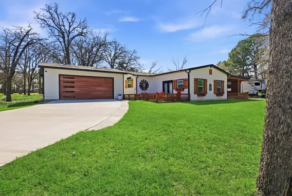 121 Kiowa Drive W, Lake Kiowa, TX 76240