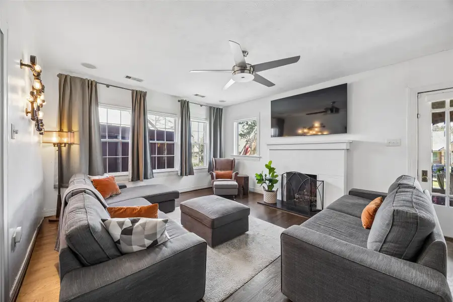 1011 N Clinton Avenue, Dallas, TX 75208 - #3