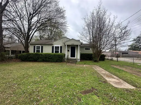 1304 Margaret Street, Paris, TX 75460