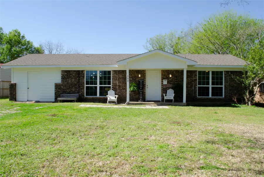 308 E Broadmore Avenue, Wills Point, TX 75169 - #2