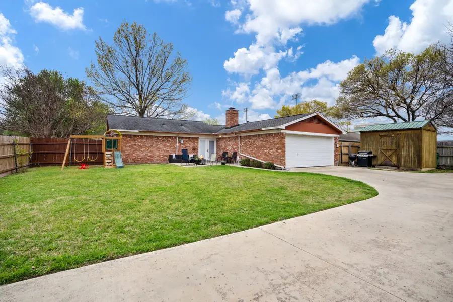 107 High School Drive, Waxahachie, TX 75165 - #2
