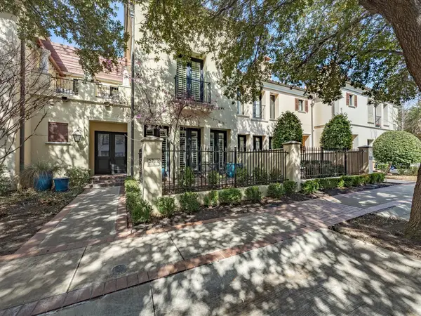 2712 Museum Way, Fort Worth, TX 76107