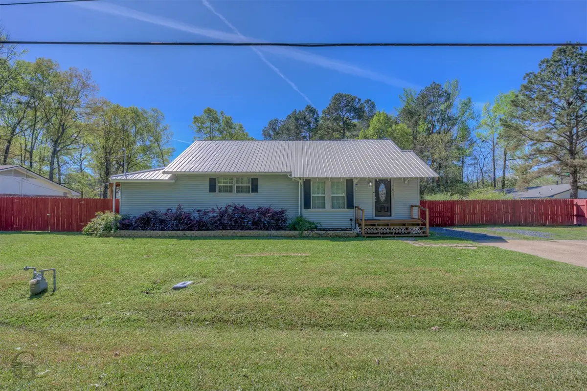 141 W Mckinley Avenue, Haughton, LA 71037 - #1