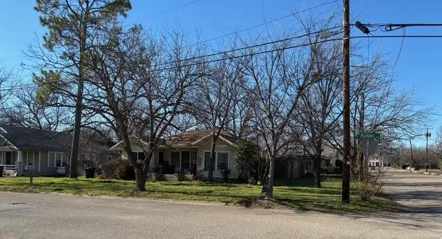 412 W Willingham Street, Cleburne, TX 76033 - #3