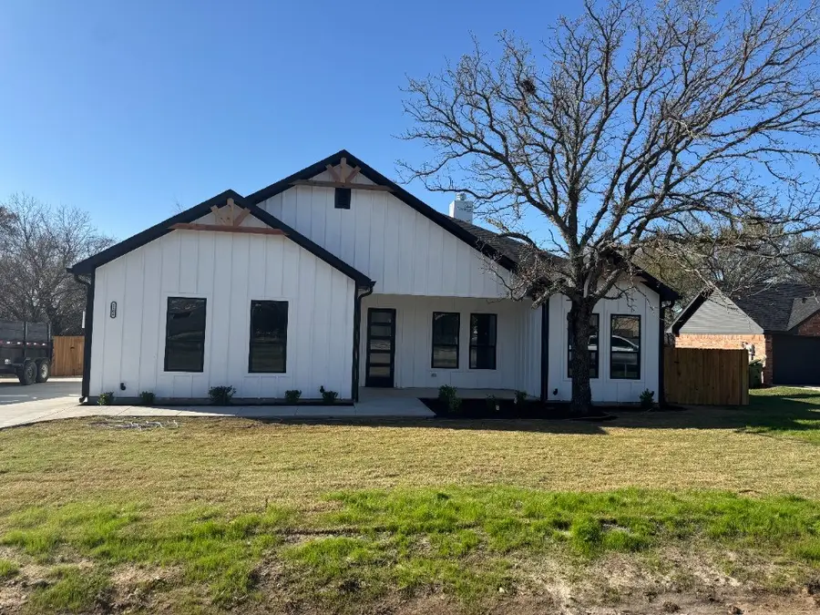 1106 E Sixth Street, Springtown, TX 76082 - #3
