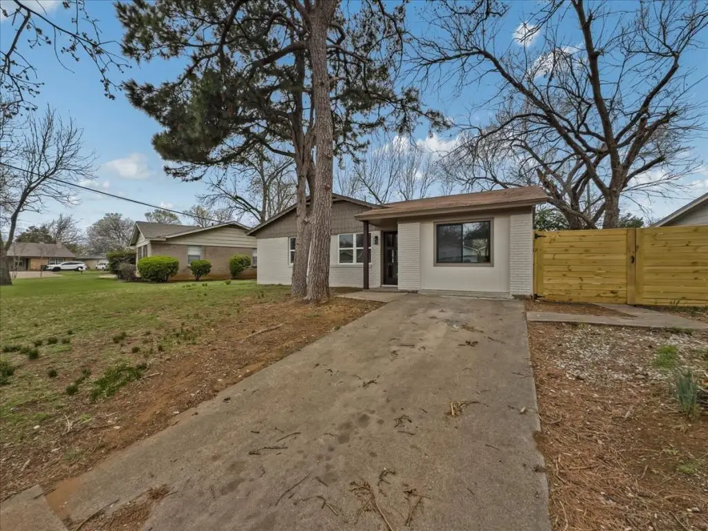 802 Nl Robinson Drive, Arlington, TX 76011 - #1