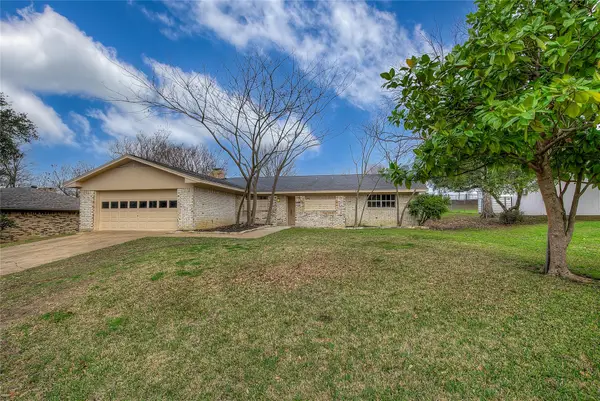 1218 Northwood Drive, Commerce, TX 75428