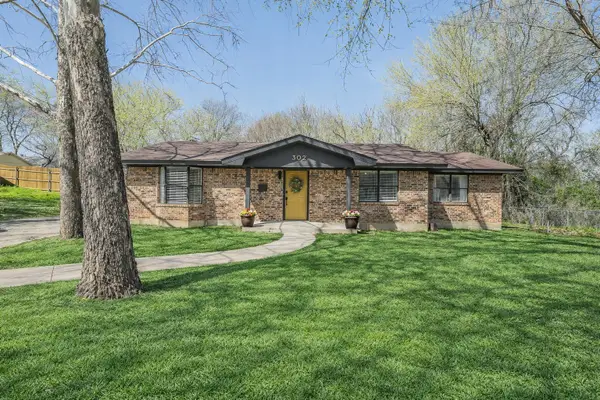 302 W Hale Avenue, Decatur, TX 76234