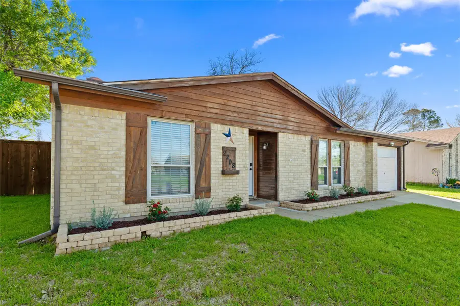 2208 Biscayne Drive W, Irving, TX 75060 - #3