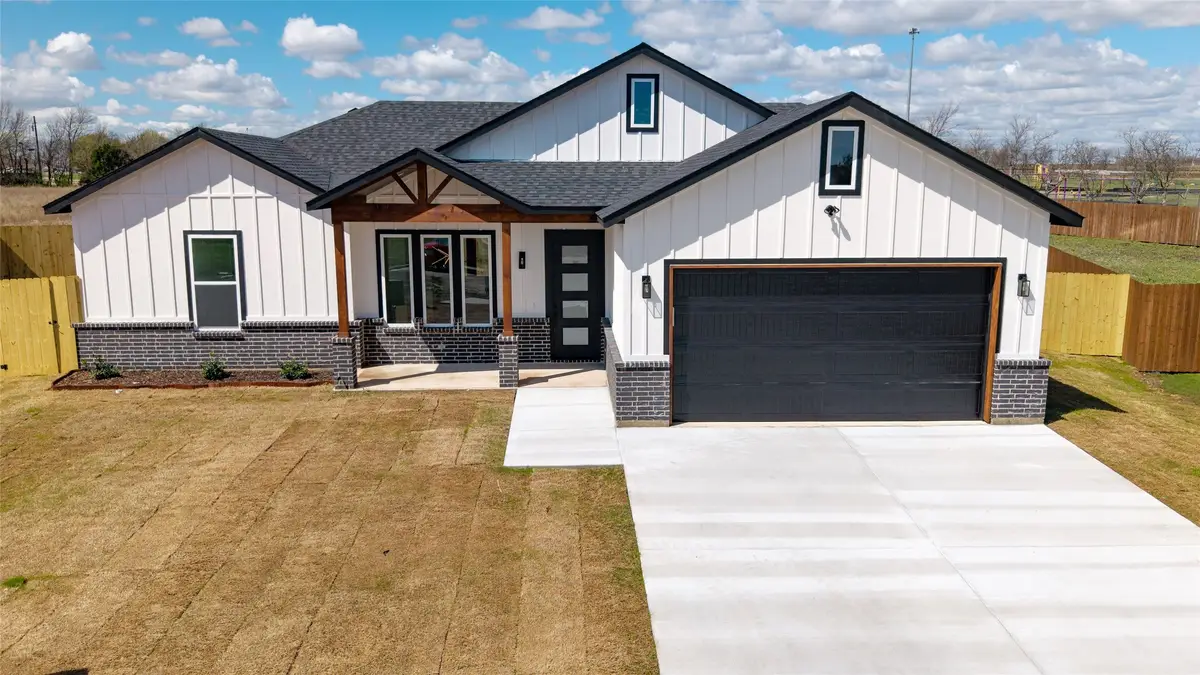 592 Highview Court, Godley, TX 76044 - #1