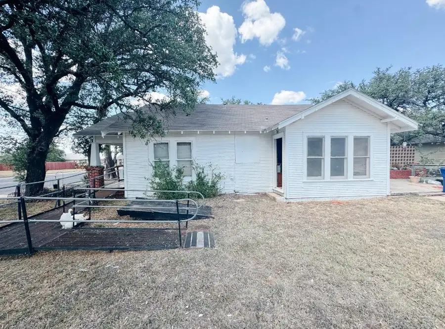 3410 Austin Avenue, Brownwood, TX 76801 - #3