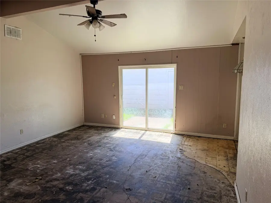 1304 Glynn Oaks Drive, Arlington, TX 76010 - #2