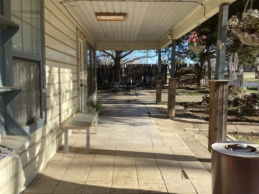 313 SW 6th Street, Grand Prairie, TX 75051 - #2