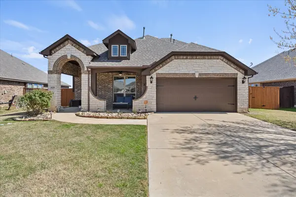 1129 Marigold Drive, Burleson, TX 76028