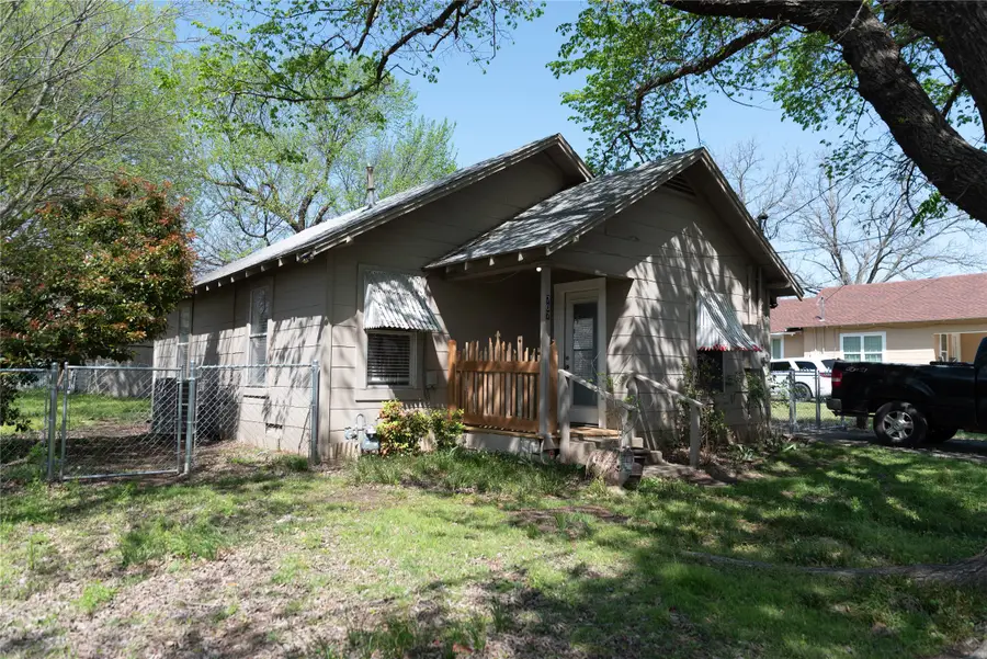 707 Ritchey Street, Gainesville, TX 76240 - #2