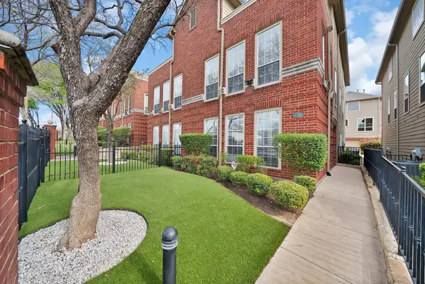 1015 W Bluff Street, Fort Worth, TX 76102