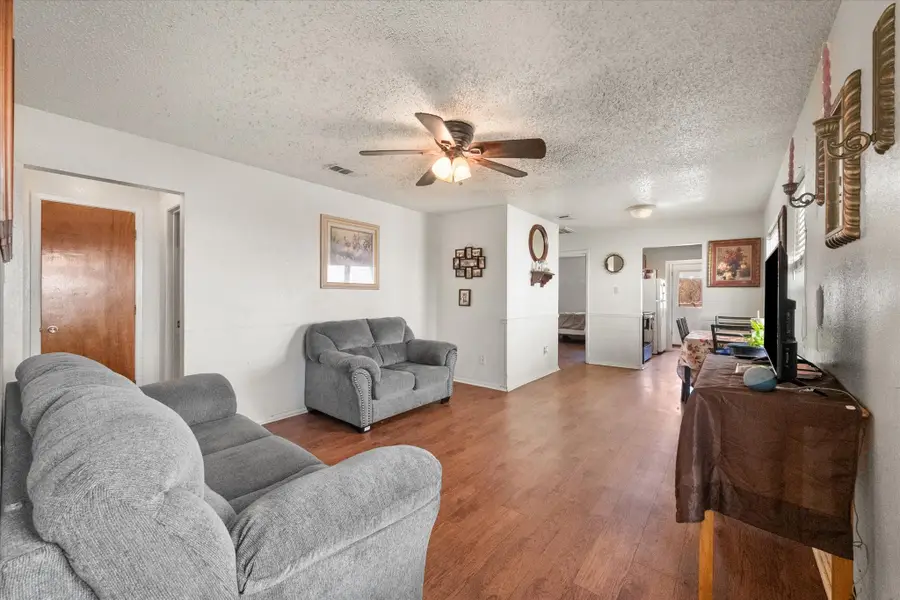 1129 College Street, Grand Prairie, TX 75050 - #2