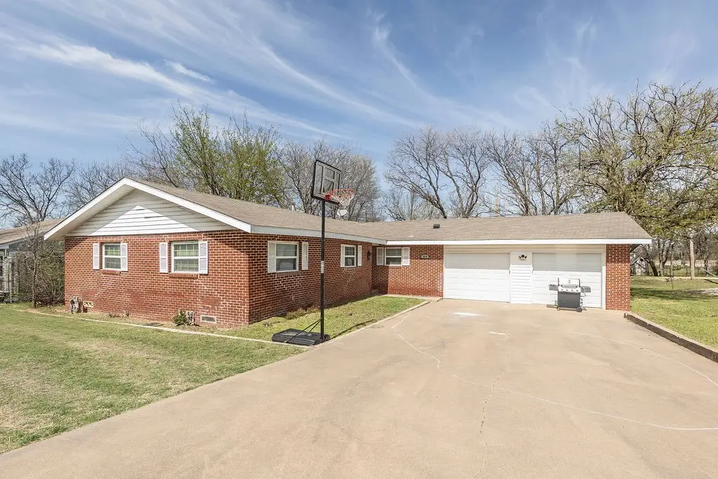 809 E Highway 82, Nocona, TX 76255 - #1