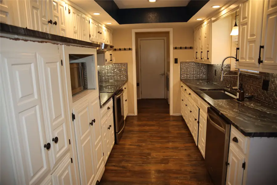 200 Red Oak Creek Drive, Oak Leaf, TX 75154 - #2