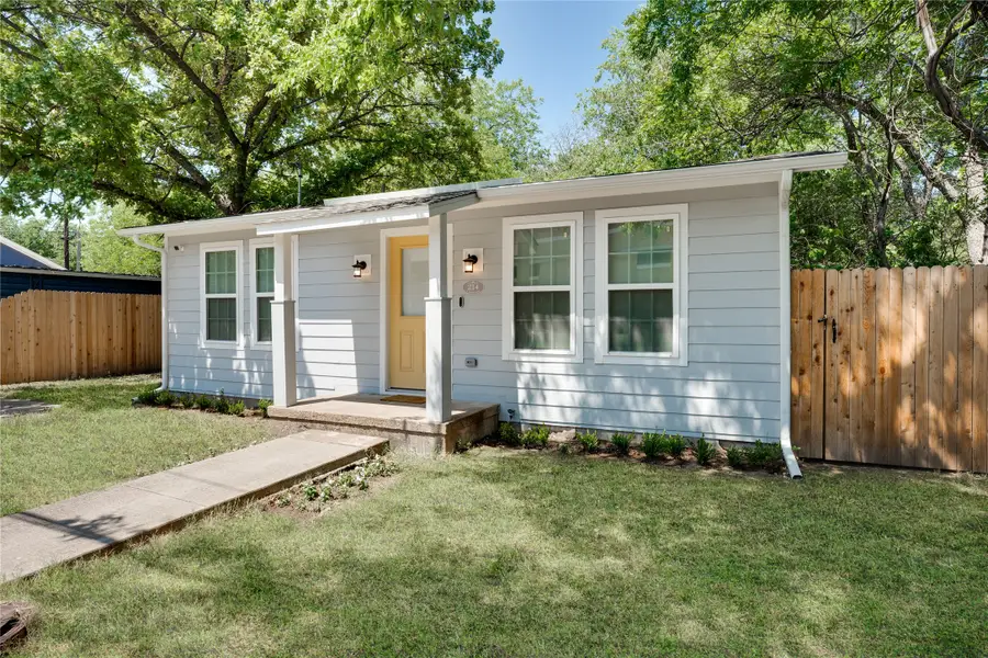 214 S Thrash Street, Granbury, TX 76048 - #2