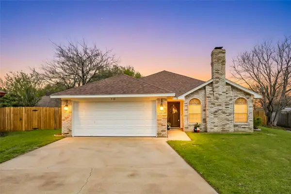 512 Oak Ridge Court, Crowley, TX 76036