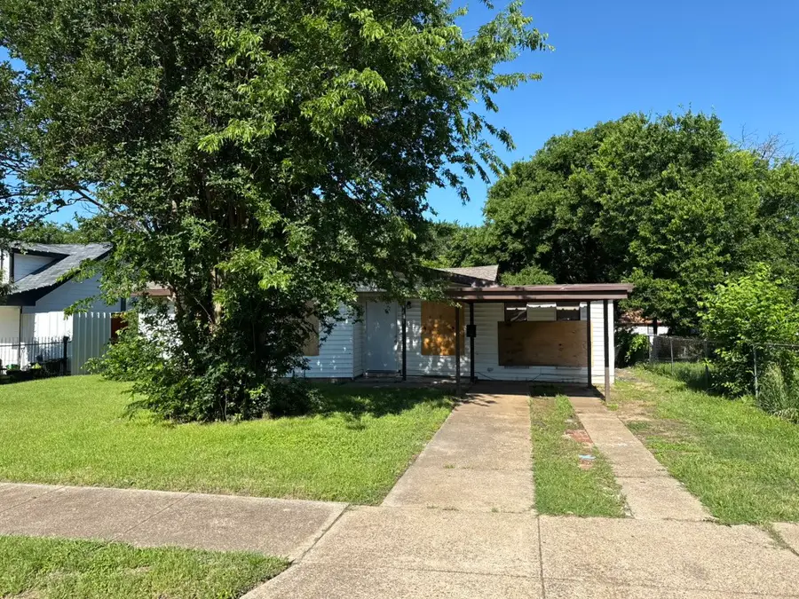 3408 S Hughes Avenue, Fort Worth, TX 76119 - #2